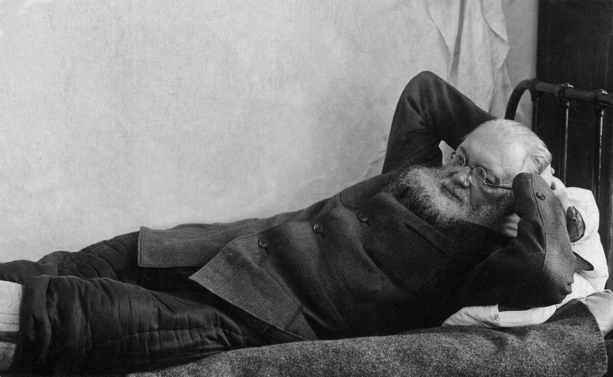 1940 г. Епископ Лука во время ссылки в с. Б. Мурта 