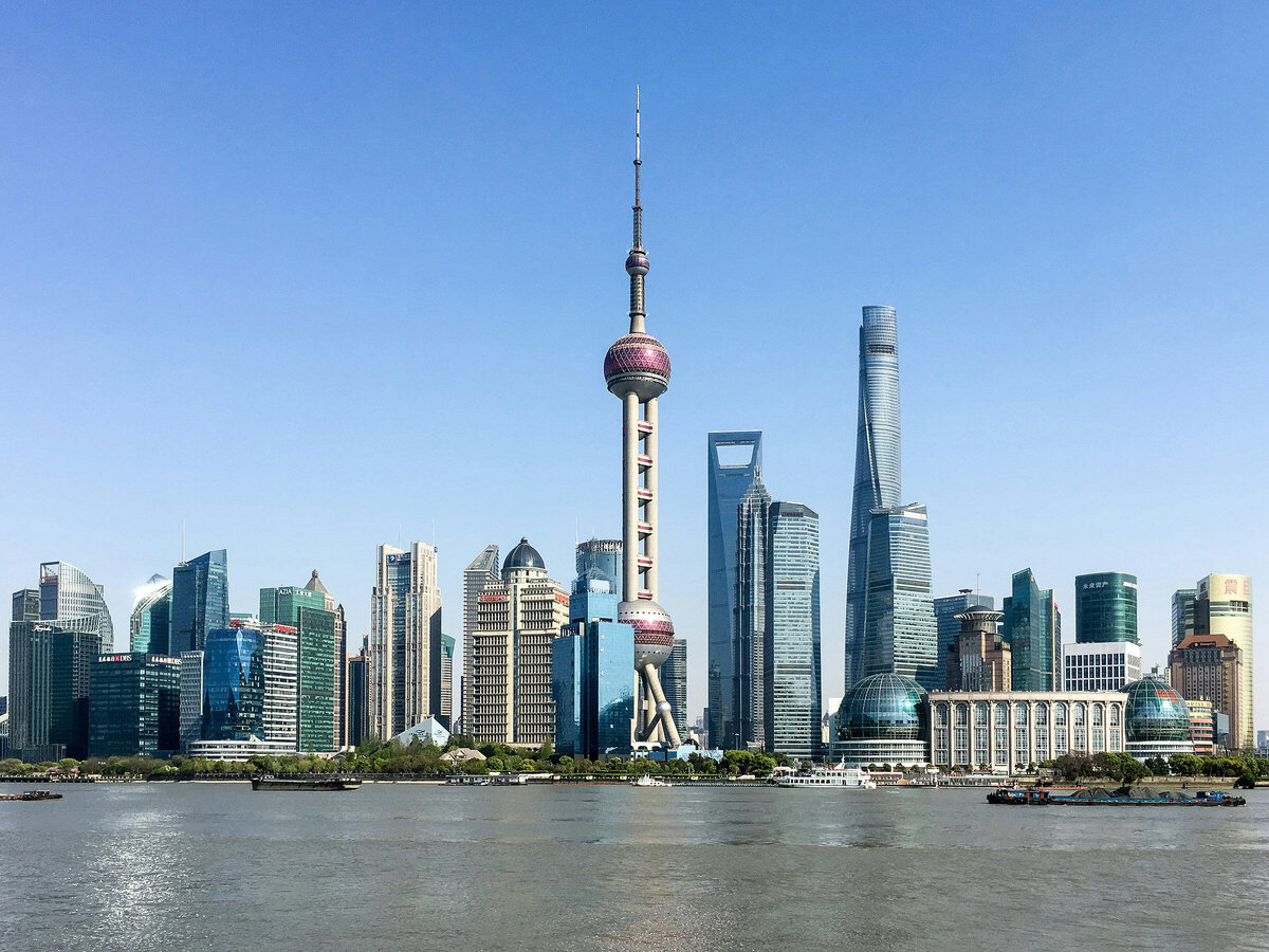 Картой Shanghai Pass можно оплачивать билеты на смотровую площадку телевизионной башни «Восточная жемчужина» — одной из главных достопримечательностей Шанхая. Фото: Ralf Leineweber / Unsplash