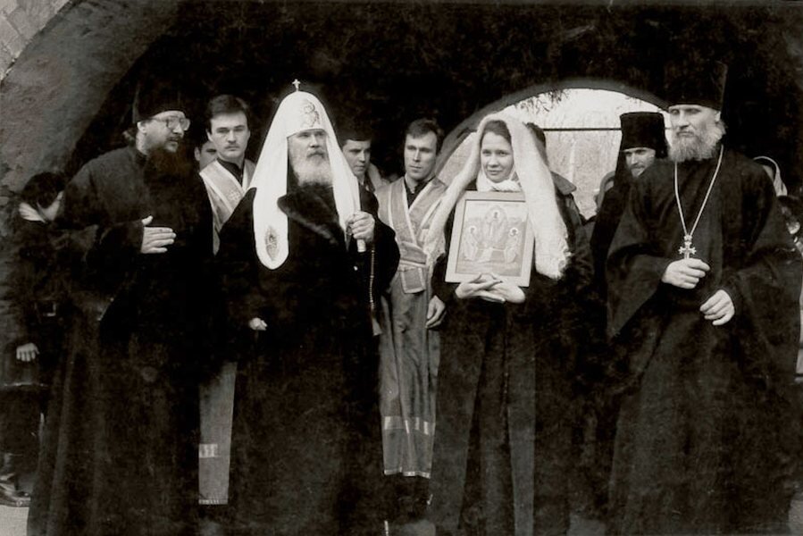 Матушка Иулиания, тогда еще Маша Каледа, со Святейшим Алексием II