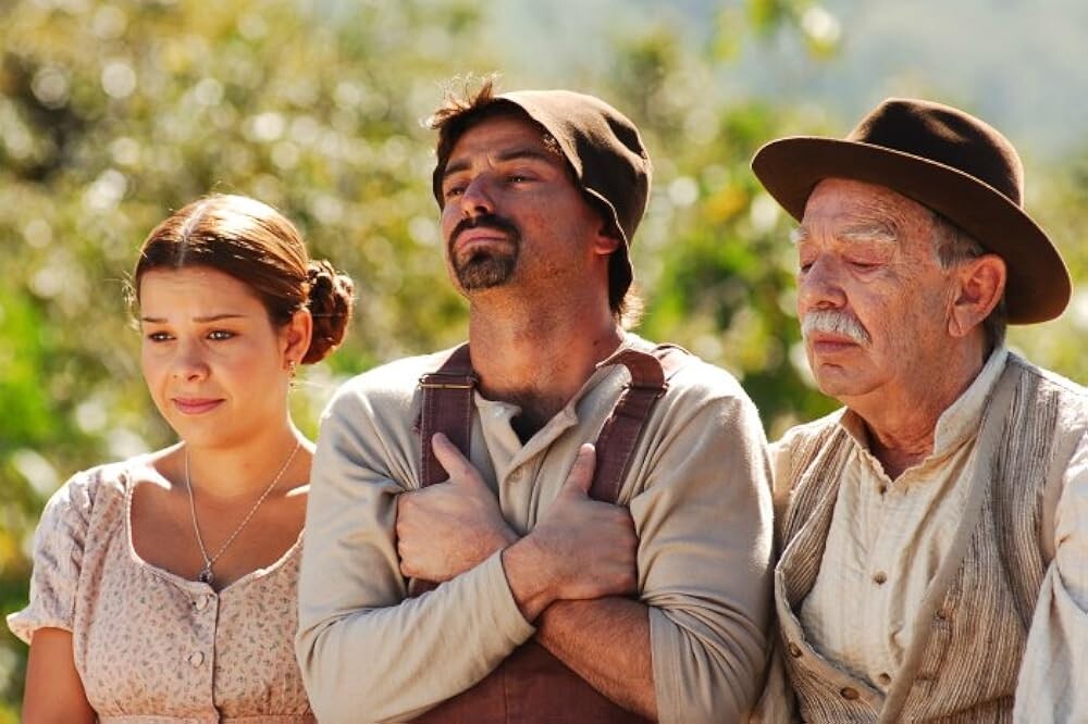 Мирна с братом и дядей. Фото с интернета. 