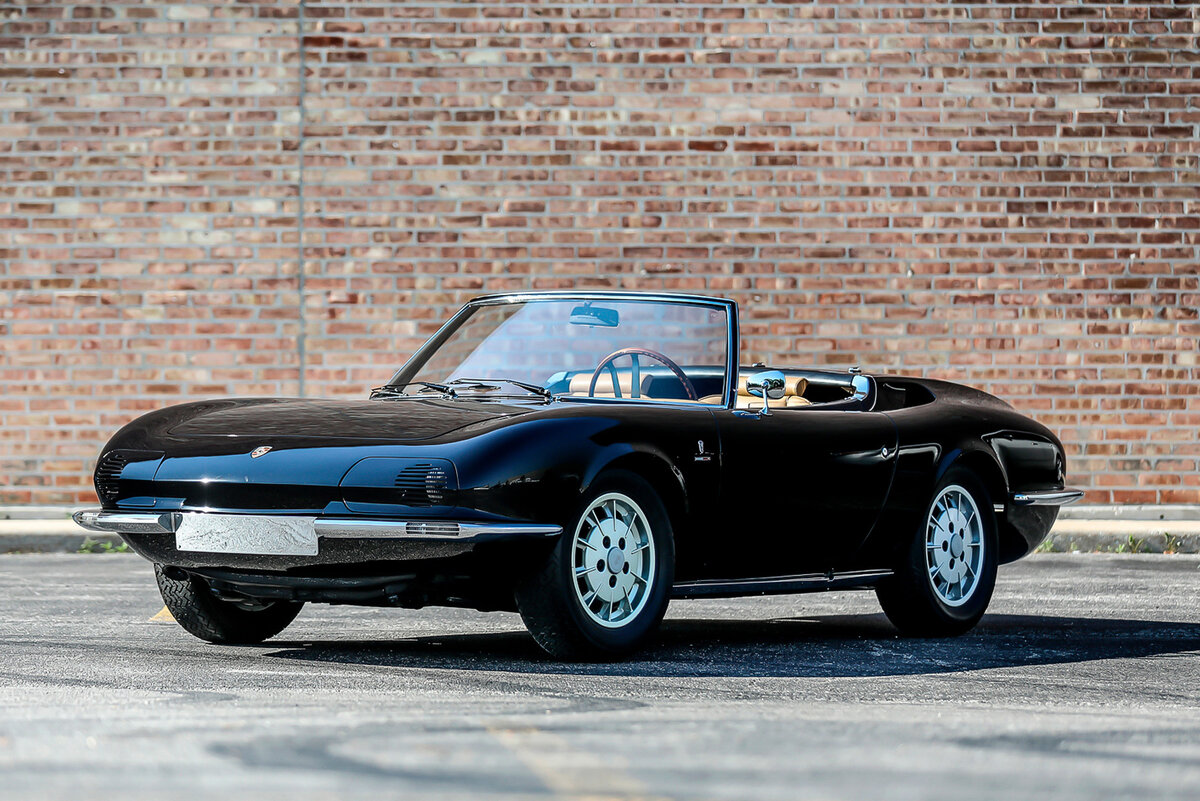    Porsche 911 Roadster (901) с кузовом Bertone   
Porsche