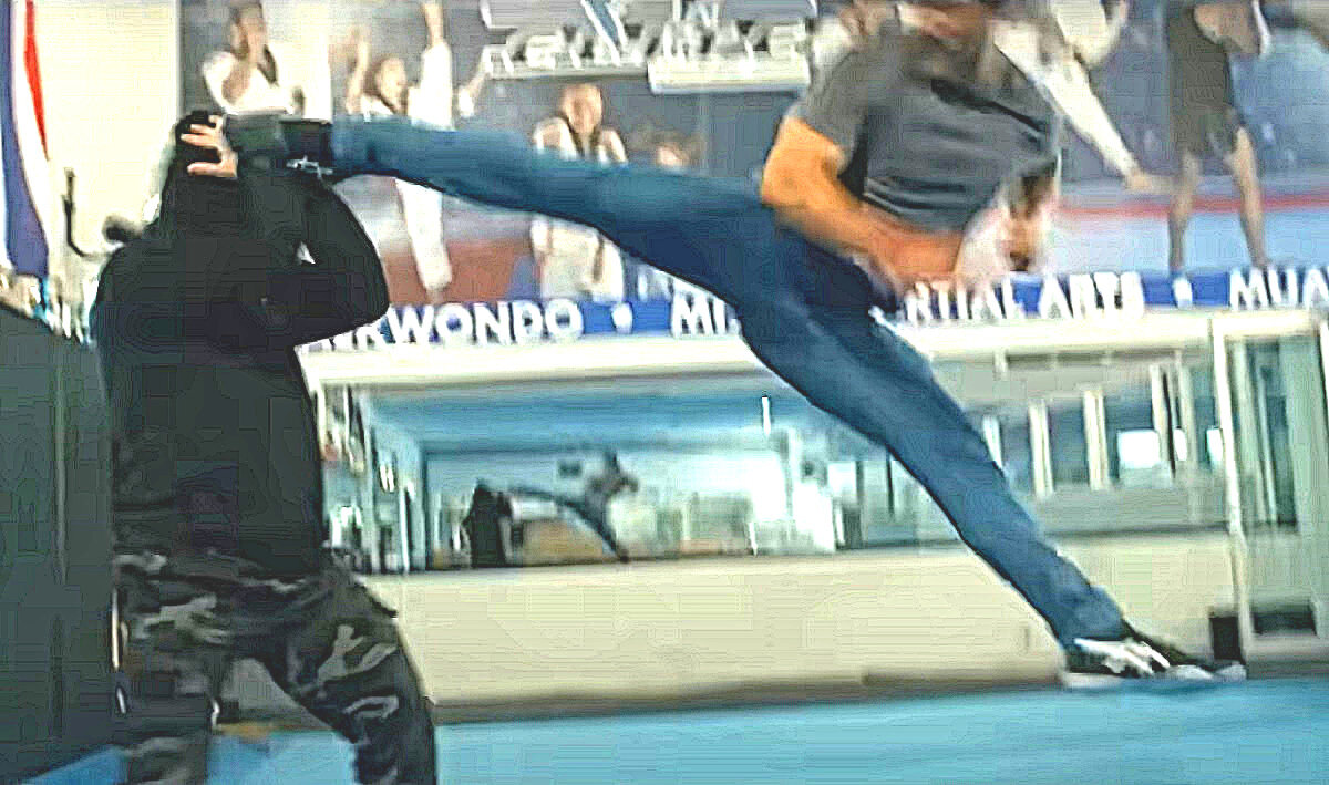 А где-то в далекой-далекой от Австралии Бельгии в этот момент икнулось грустному дедушке Жану-Клоду.  