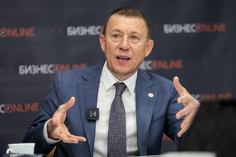    Рамиль Муллин: «Мы привозим бойцов после лечения в наши медицинские центры на реабилитацию. Близость с домом, родными помогает им вернуть форму».   
Фото: Андрей Титов