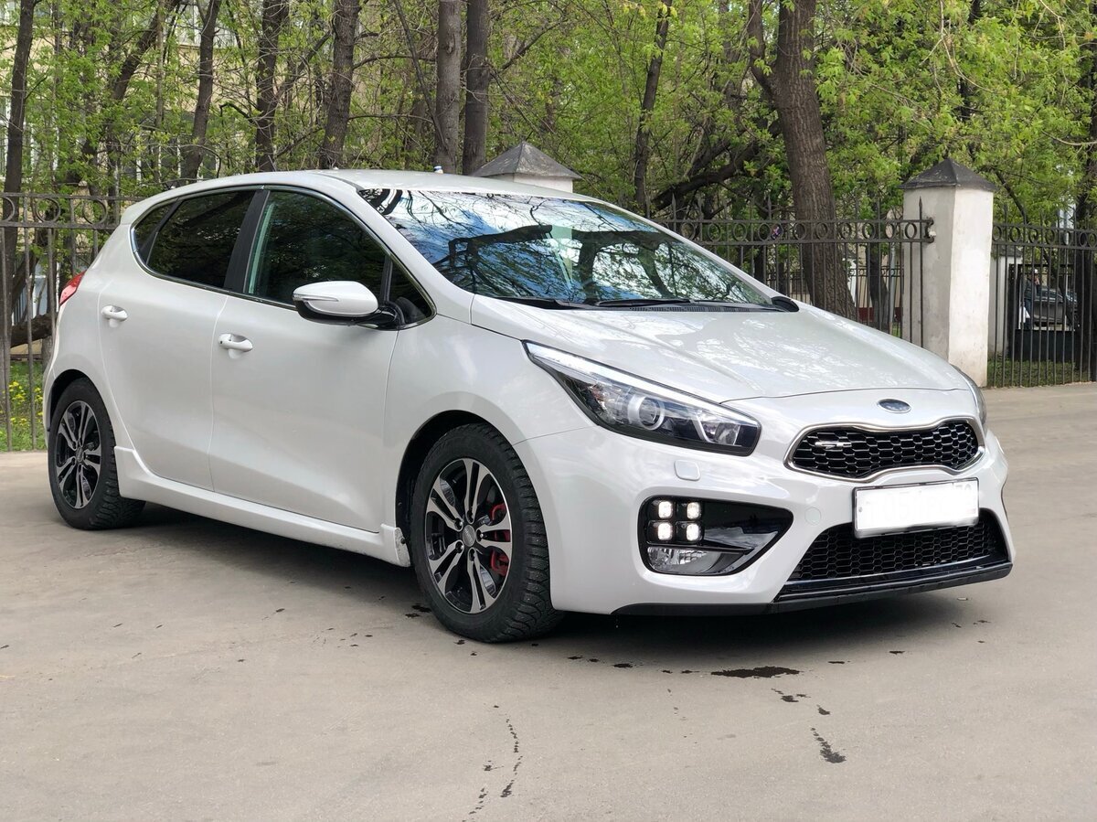 Сегодня поговорим о всем знакомом KIA Ceed в кузове JD, но под необычным углом. Версия GT оказалась под нашим микроскопом.-2-2