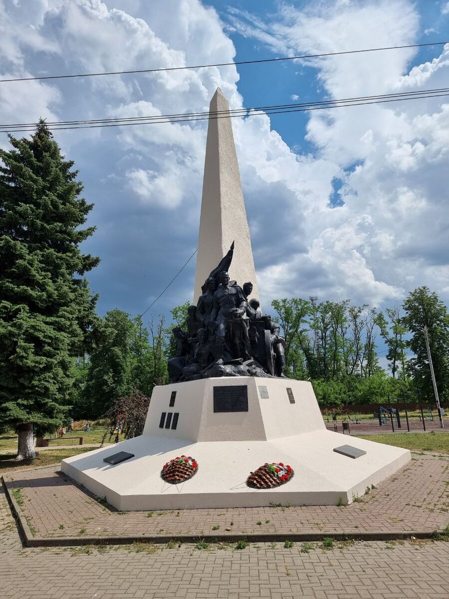 Вид спереди.