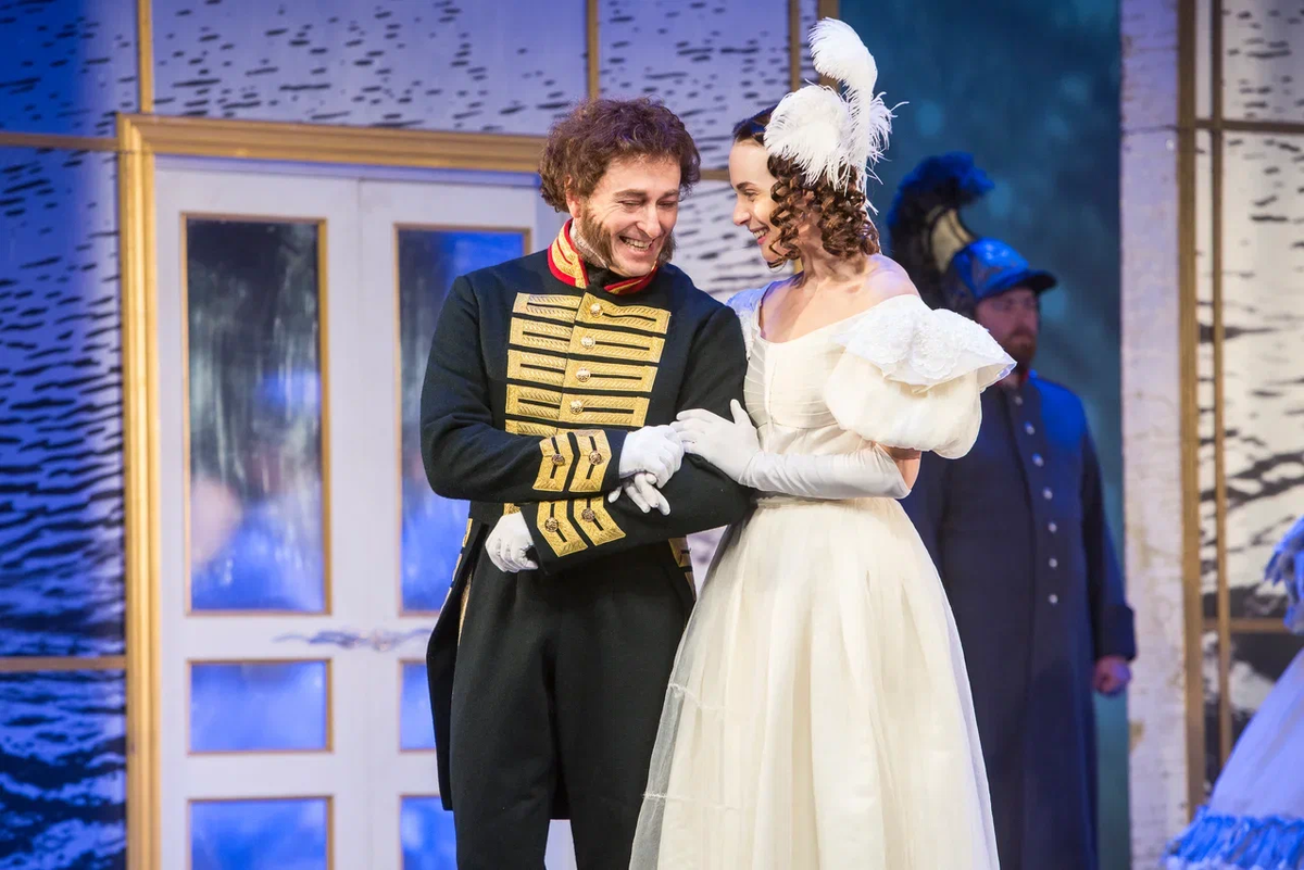 Сергей Безруков ( А.С.Пушкин) и Анна Снаткина (Н.Н.Пушкина) . Фото -Яндекс-картинки