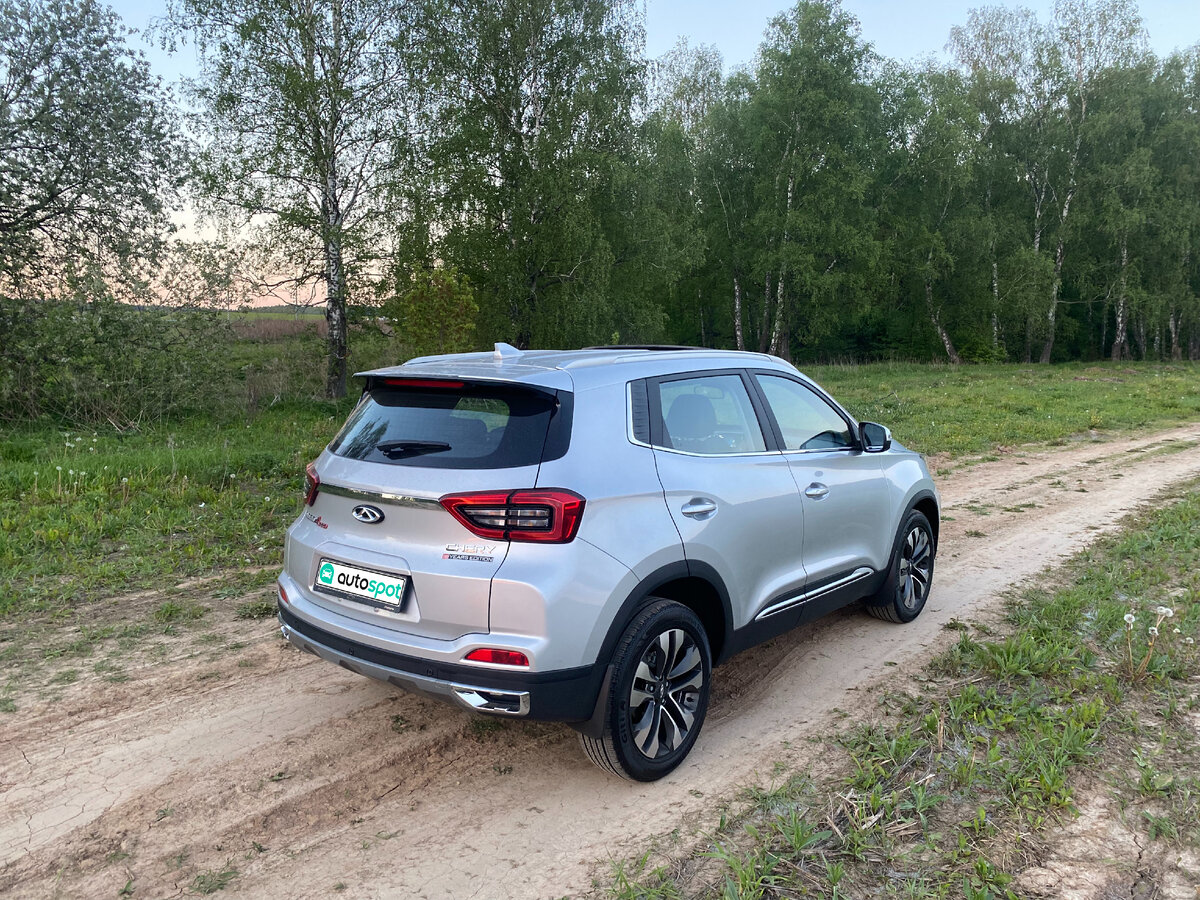 Датчик бесключевого доступа у Chery Tiggo 4 Pro расположен только на водительской двери, а электропривод багажника недоступен в принципе.