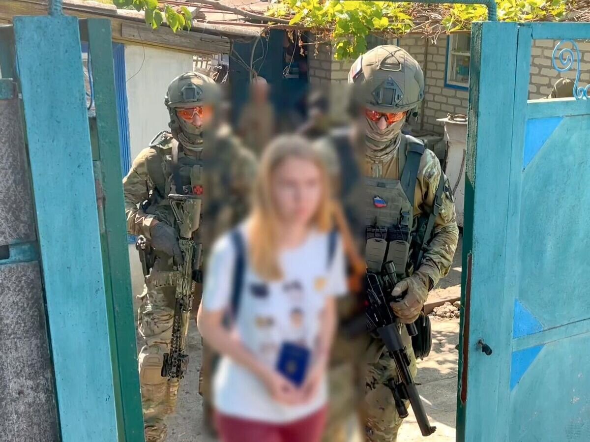    Задержание гражданки Украины за финансирование боевиков запрещенных в России террористической и экстремистской организаций "Азов*" и "Правый сектор*" в ЛНР. Кадр видео© СУ СК России по Луганской Народной Республике