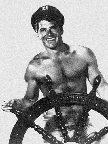 вот этим. Вполне неплохая форма, потому и меж ними вроде как проводились некие спарринги, но неизвестно кто кому проигрывал