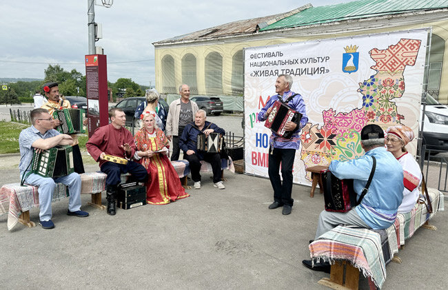 Музыкальная площадка «Гармошкины выкрутасы» завладела всеобщим вниманием