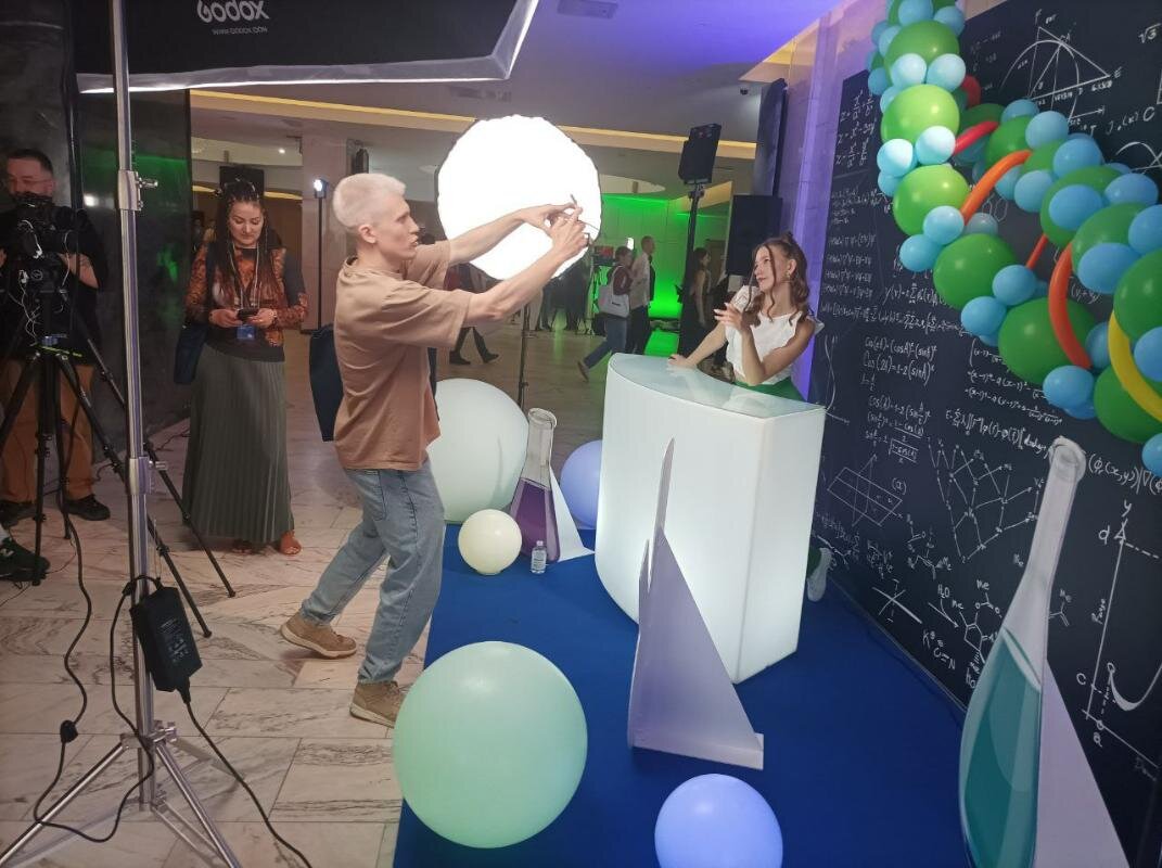    Первый Всероссийский съезд участников Молодежного сообщества ВЫЗОВ проходит в Санкт-Петербурге