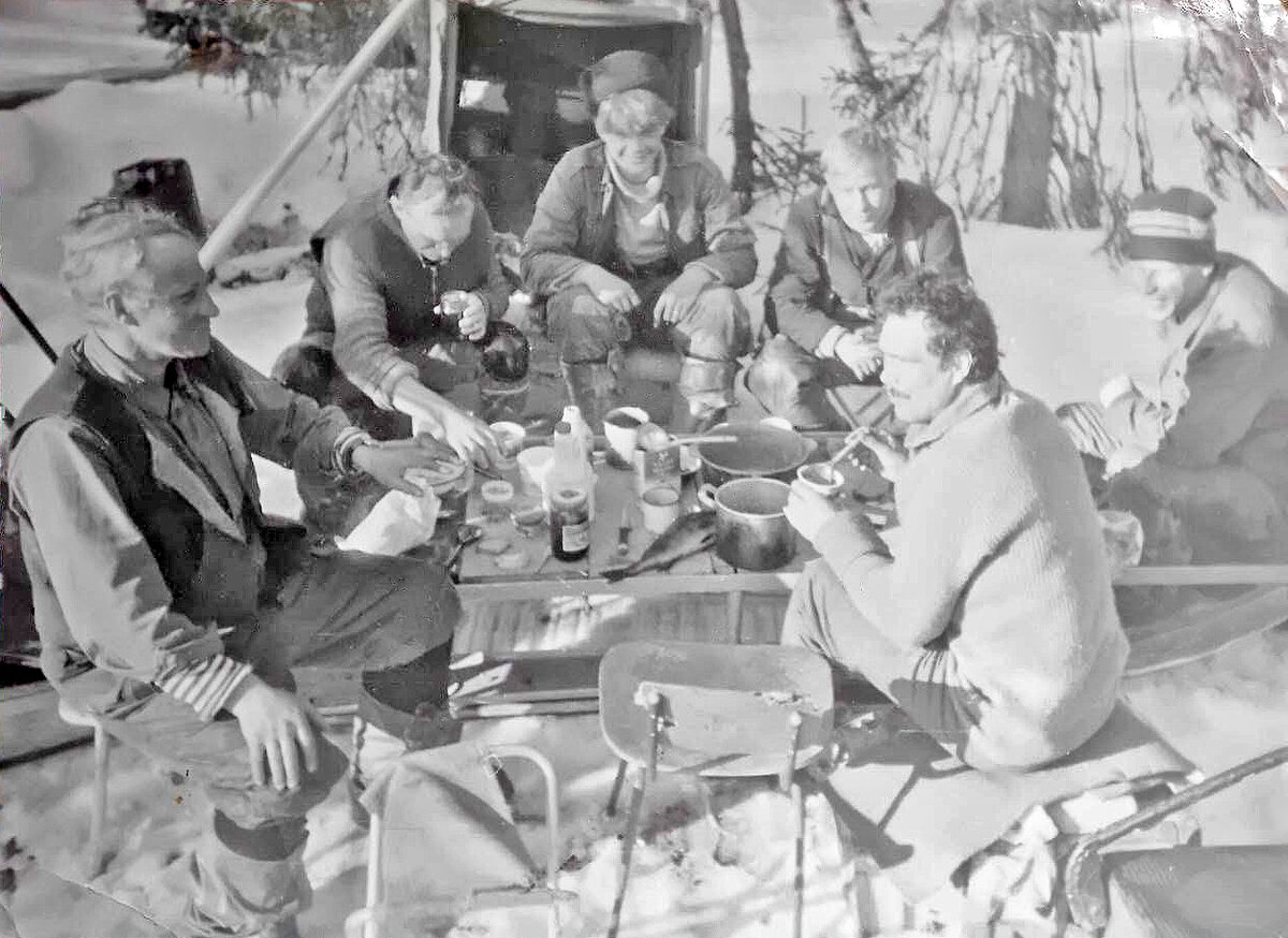 Батя со снегоходами был на "ты".