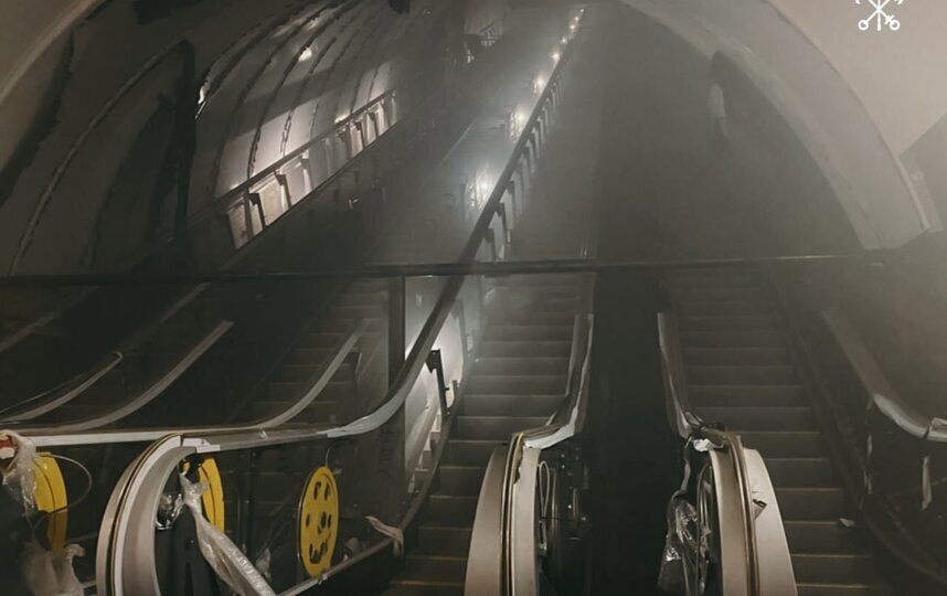 Эскалаторы на станции Горный институт