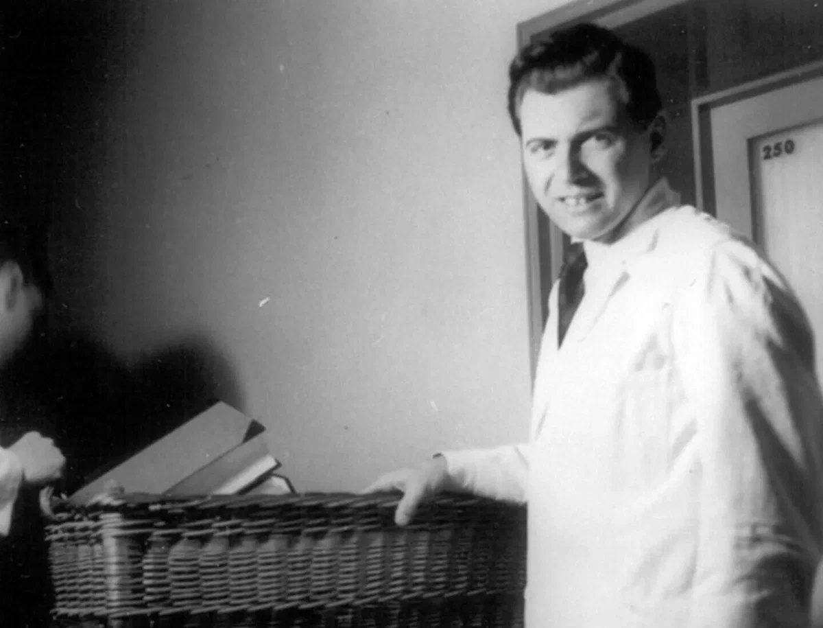 Молодой доктор Менгеле смотрит на тебя с научным интересом. Фото из интернетов