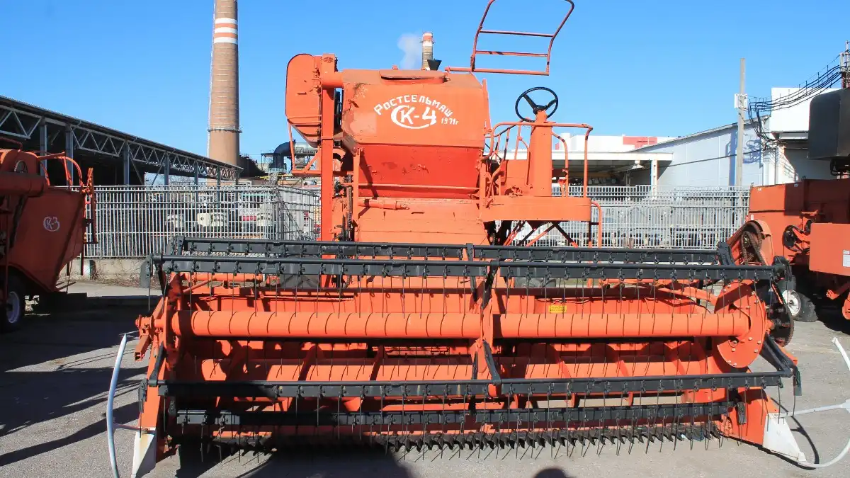 Фото: © Артем Борисов / Glavpahar.ruЗерноуборочный комбайн Ростсельмаш