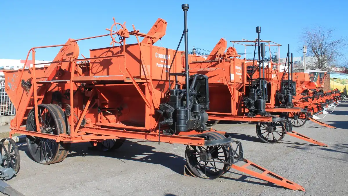 Фото: © Артем Борисов / Glavpahar.ru Прицепной зерноуборочный комбайн Сталинец-1 