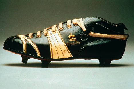 Футбольные бутсы Atom