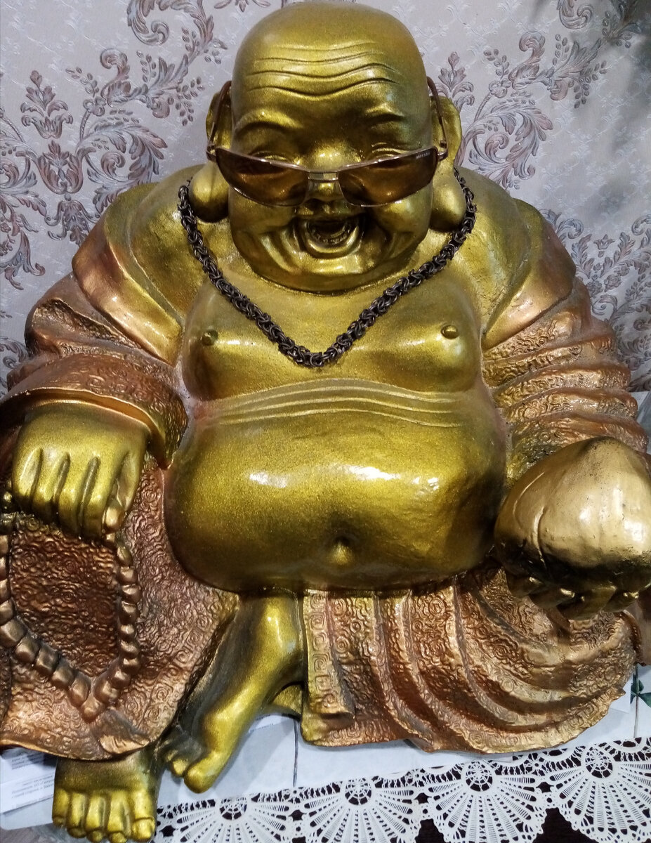 Статуэтка золотохранитель.
