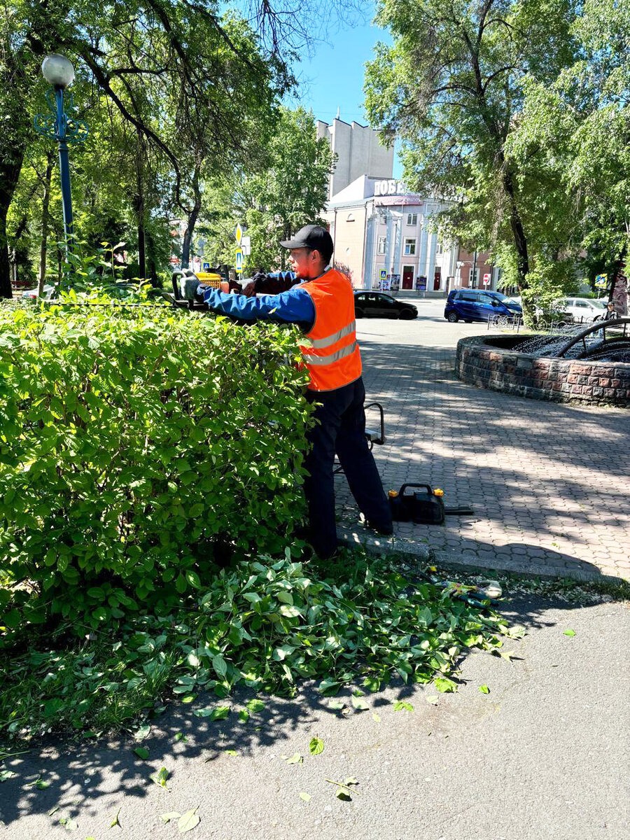 РЕМОНТ ДОРОГ, БЛАГОУСТРОЙСТВО, ПОРЯДОК НА УЛИЦАХ ГОРОДА: ЛЕТНИЕ БУДНИ  РАБОТНИКОВ ЖКХ | Абакан 24|Новости|Информационный канал | Дзен