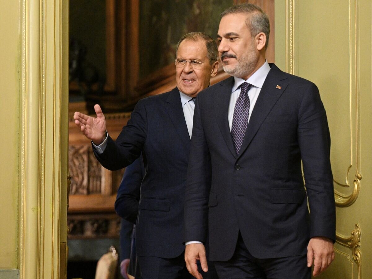    Министр иностранных дел РФ Сергей Лавров и министр иностранных дел Турции Хакан Фидан во время пресс-подхода по итогам встречи в Москве© РИА Новости / Алексей Филиппов