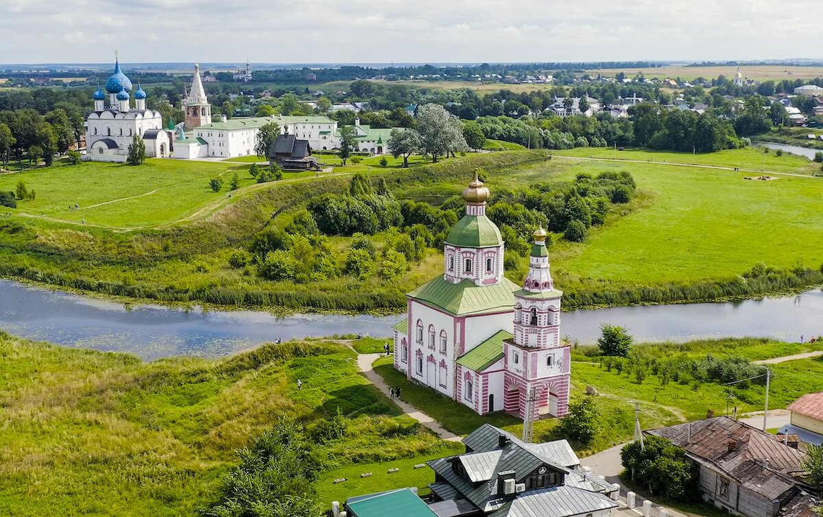 high fliers / Shutterstock / FOTODOM📷Вид на Суздаль