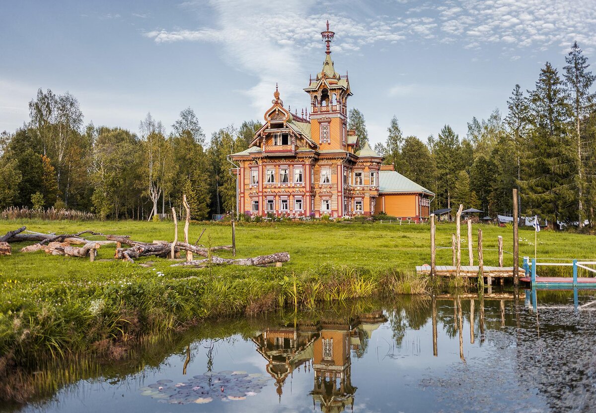 Marina Stroganova / Shutterstock / FOTODOM📷Лесной терем Асташово