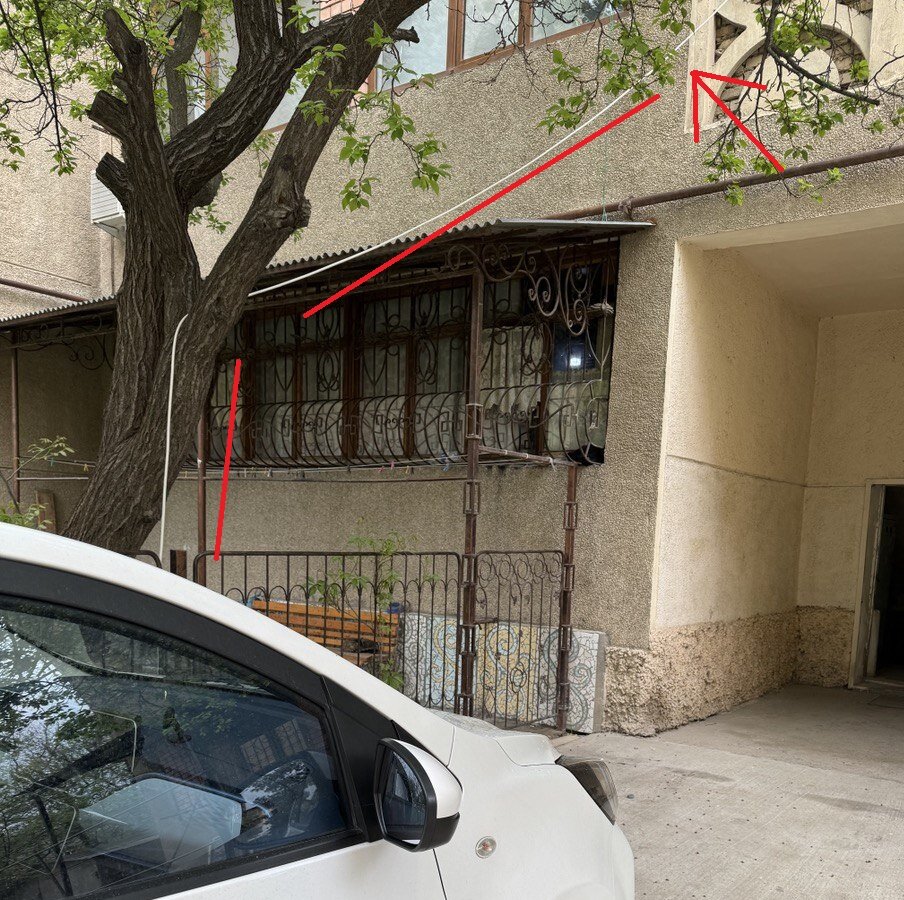 Из квартиры второго этажа.