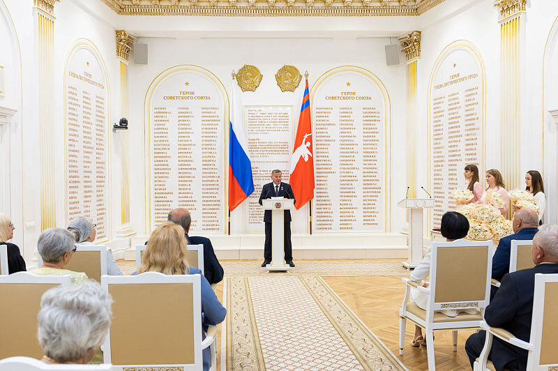    На церемонии награждения (фото: пресс-служба администрации Волгоградской области)