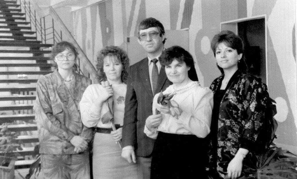 Слева направо: 1. Гибадуллина Минсылу. 2. Шиканова Ирина. 3. Залетов Вячеслав Иванович. 4. Куликовских Антонина Ивановна. 5. Коробочкина Галина.