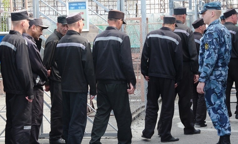 Лады начали собирать осужденные. Из-за низких зарплат у АвтоВаза дефицит сотрудников