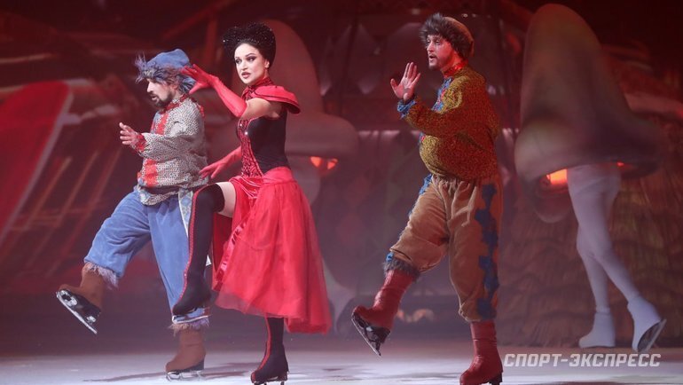    Маргарита Дробязко (в центре).Федор Успенский