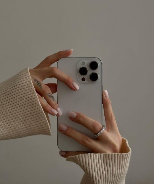 СММ-специалист - это человек, который специализируется на управлении социальными сетями для предприятий. Он может взять на себя ряд задач, которые помогут вам сэкономить время и повысить эффективность ваших маркетинговых усилий в социальных сетях - таких как Инстаграм (Мета - экстремистская организация, признанная запрещенной социальной сетью в Российской Федерации), ВК, Телеграмм, Дзен и Ютуб 
