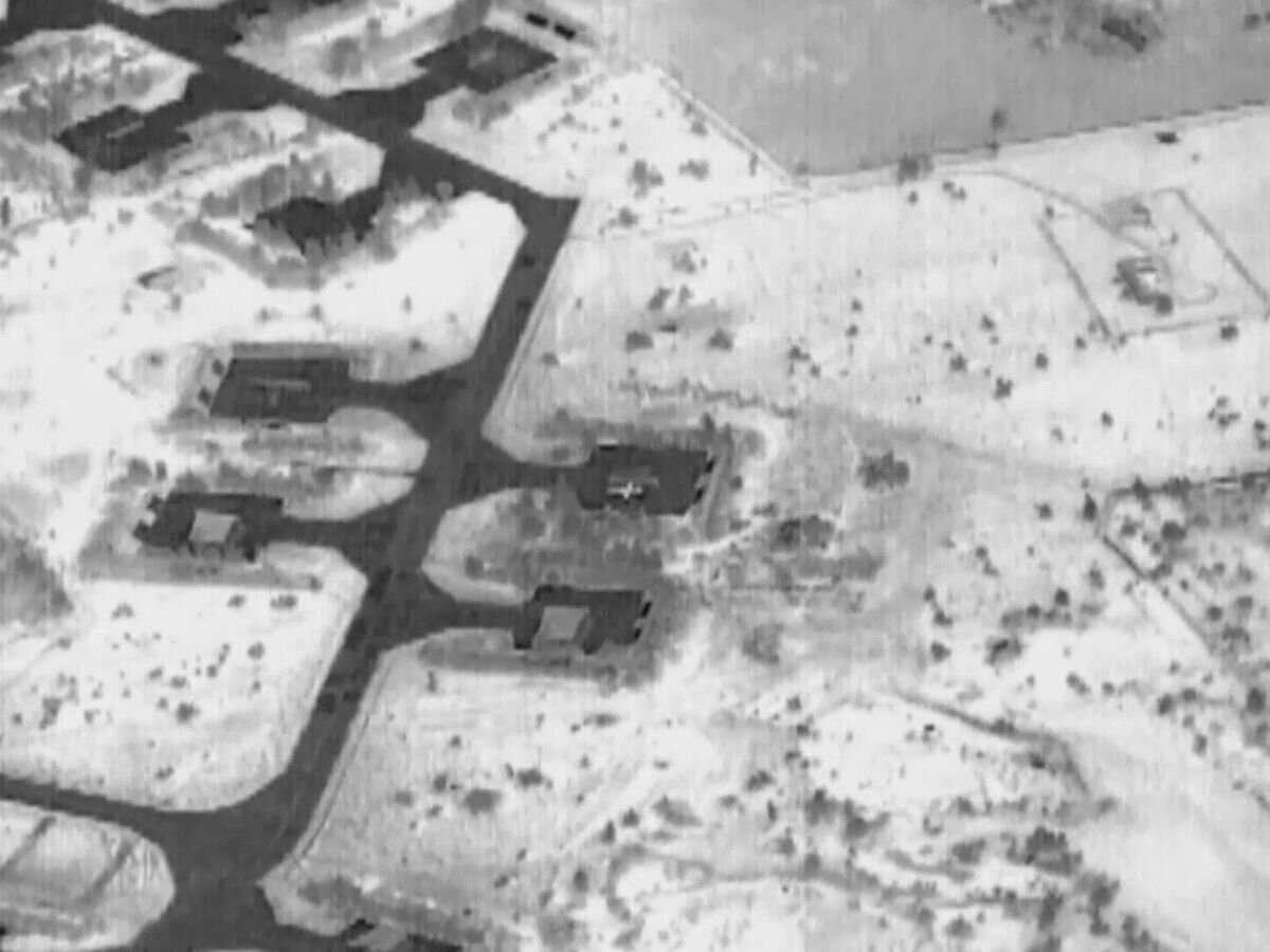    Кадры уничтожения украинского Су-25 на аэродроме Долгинцево в Днепропетровской области© Министерство обороны РФ