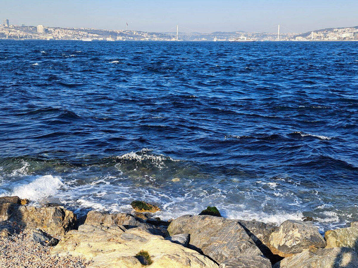 Морская вода может представлять опасность для здоровья человека, если не прошла при этом достаточную очистку.  Фото: Фото: ФедералПресс / Вера Романескул