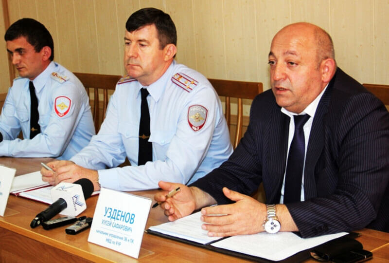    Хусейн Узденов, справа