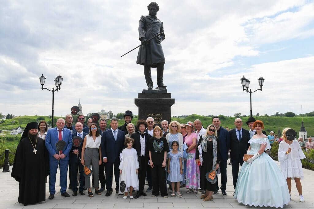 на открытии памятника Пушкину в Старице