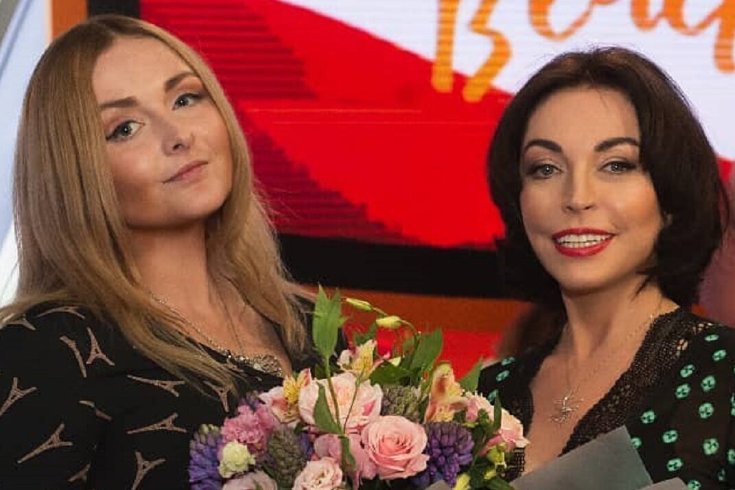     Вдова Михаила Задорнова отпраздновала 60-летие с дочерью, зятем и их тремя детьми на Мальте