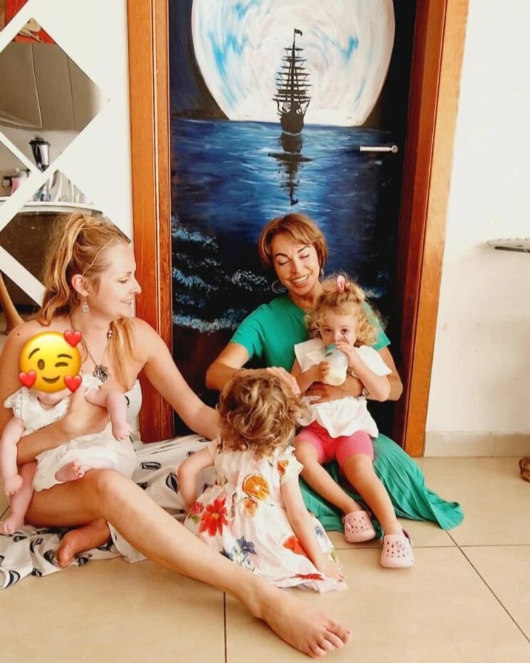    Елена Задорнова показала мать и своих троих детей в домашней обстановкеСоцсети Елены Задорновой