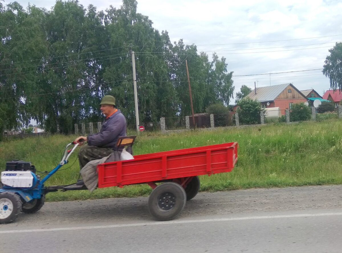 Вот такое чудо техники встретили на дорогах Тогучинского района