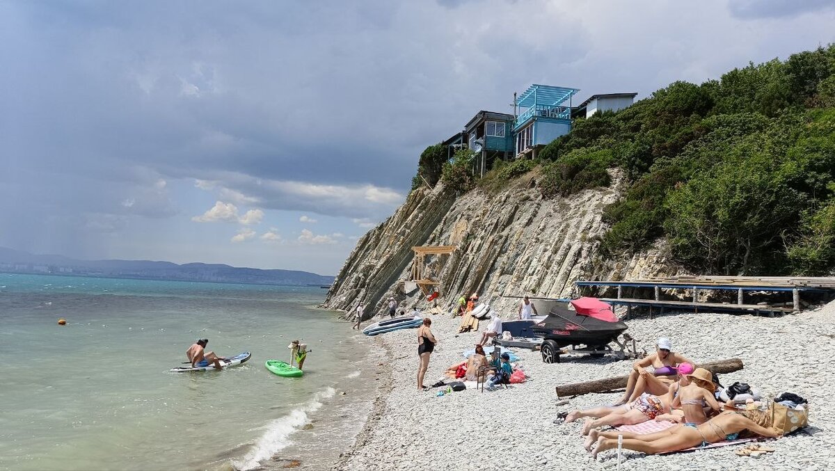 Пляж "Дикое место" у Кабардинки 