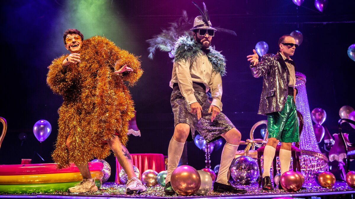    Сургутский музыкально-драматический театр представил премьеру - спектакль «Игроки»