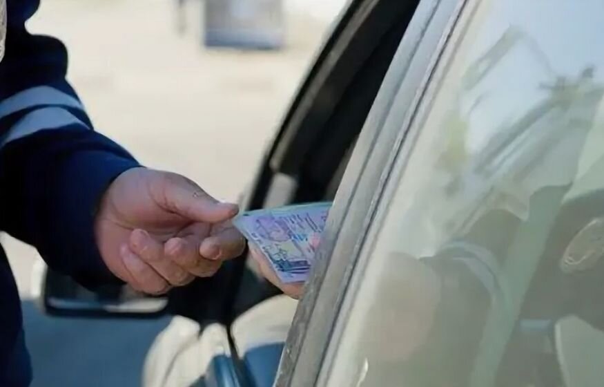    Проверка на дорогах: водительское удостоверение продано через интернет