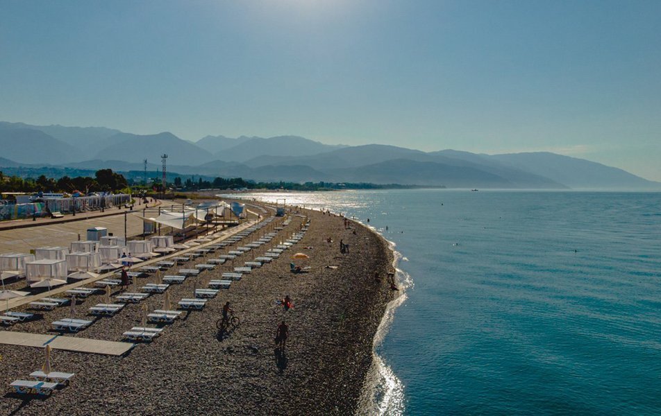 Пляж города-отеля «Бархатные Сезоны» 