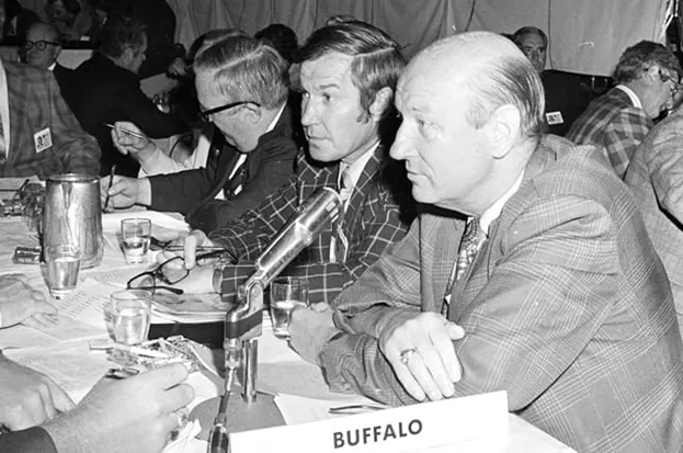 Джорджу Имлэк и Пол Уиланд. The Hockey News