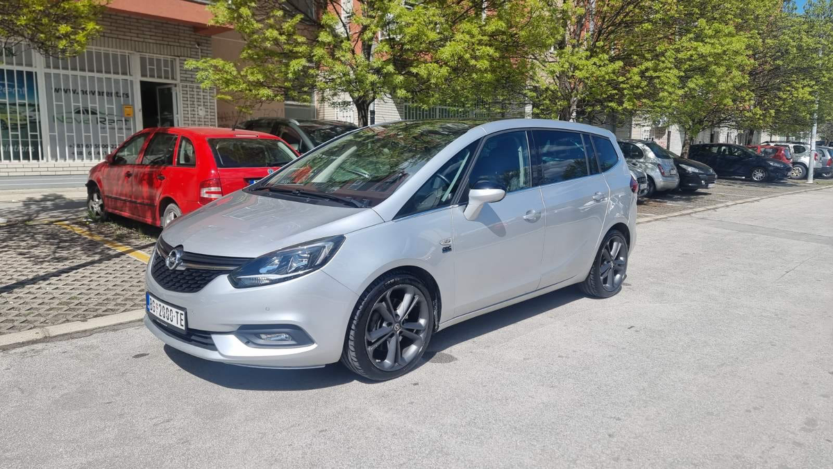 Opel Zafira, Nova Rent a car