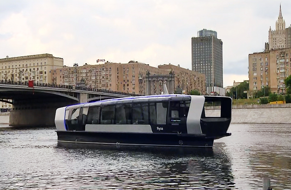 Речной электротрамвайчик. Речной трамвайчик яуза. Речной электротрамвайчик в москве маршруты. Речные трамвайчики рэдиссон. Речной трамвайчик в москве.
