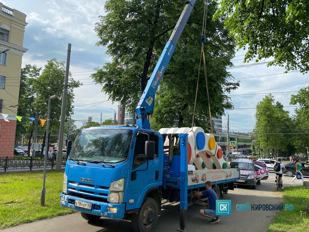    Бульвар на Октябрьском проспекте продолжают готовить к 650-летию Кирова