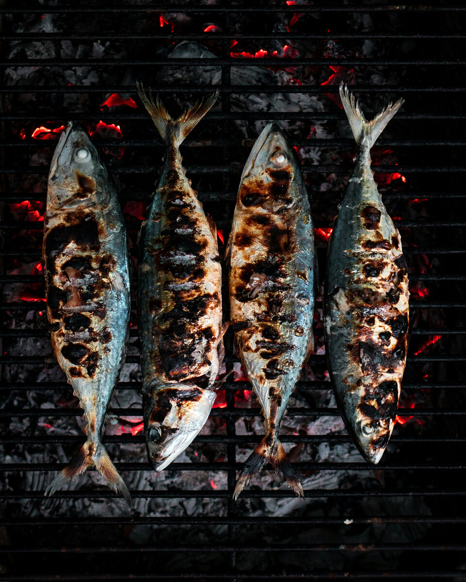 Фотосток – https://unsplash.com/photos/fish-being-grilled-3_M4NxDo89A?utm_content=creditShareLink&utm_medium=referral&utm_source=unsplash