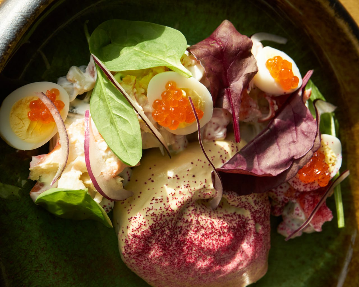 Фото: оливье с крабом в ресторане Река