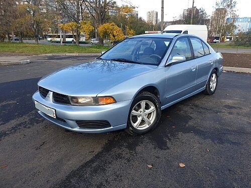 Это другой Mitsubishi Galant, не тот, о котором идёт речь в заметке. На фото – ухоженный брат-близнец принадлежащего мехматянке «Галанта»